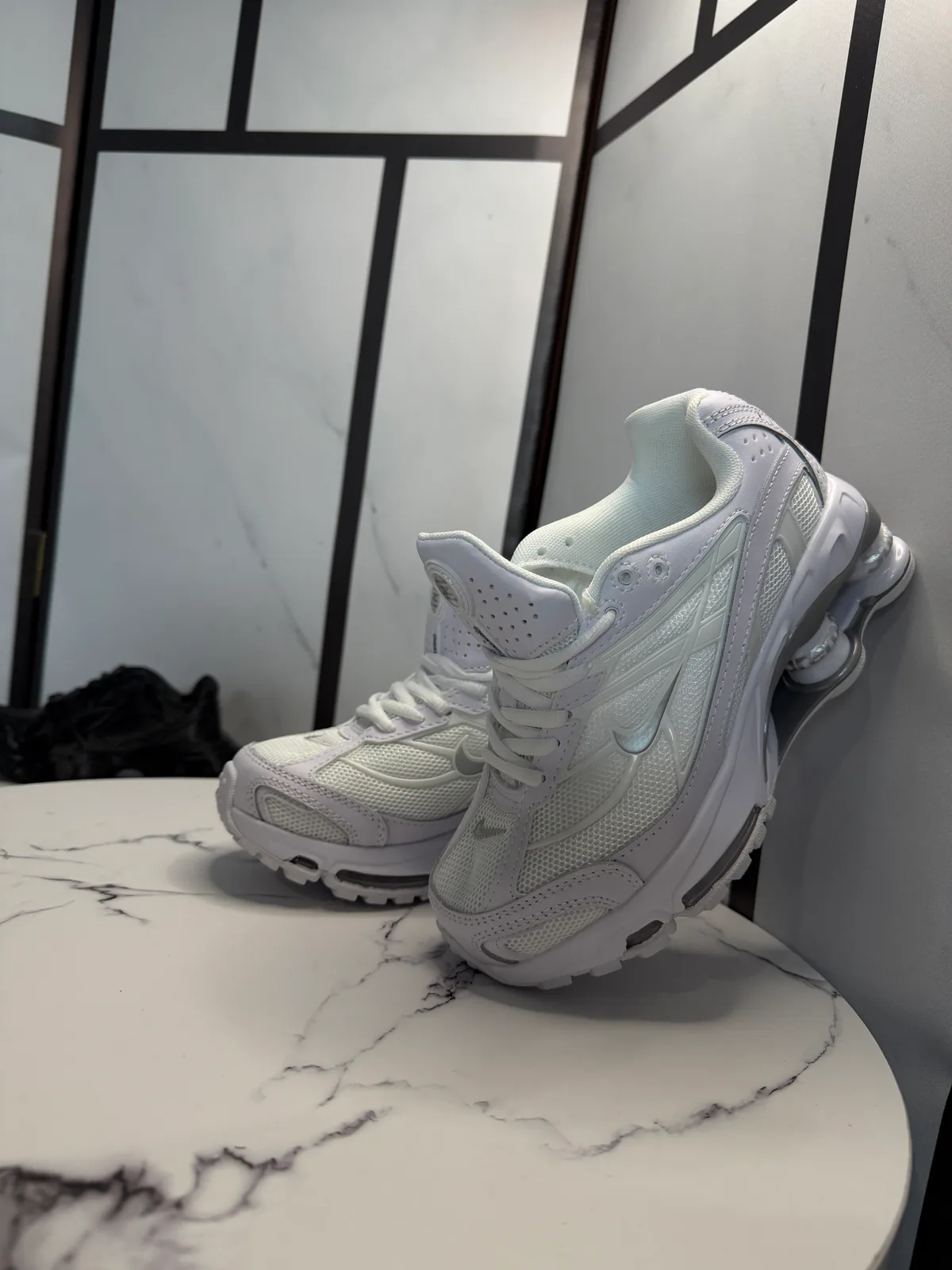 Білі жіночі кросівки Nike Shox (ліцензія)